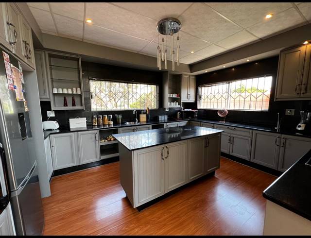 7 BEDROOM HOUSE FOR SALE IN STERPARK